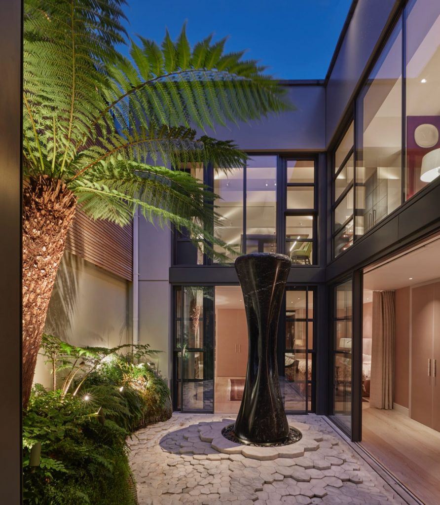 Internal courtyard of London house with Jordi Raga water fountain sculpture