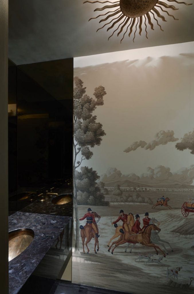 Handpainted De Gournay wallpaper in London house bathroom